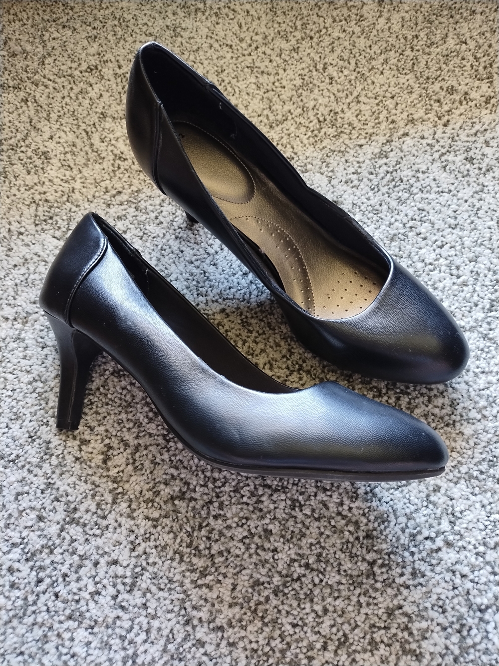 Time and Tru Black Mid Heel Pumps